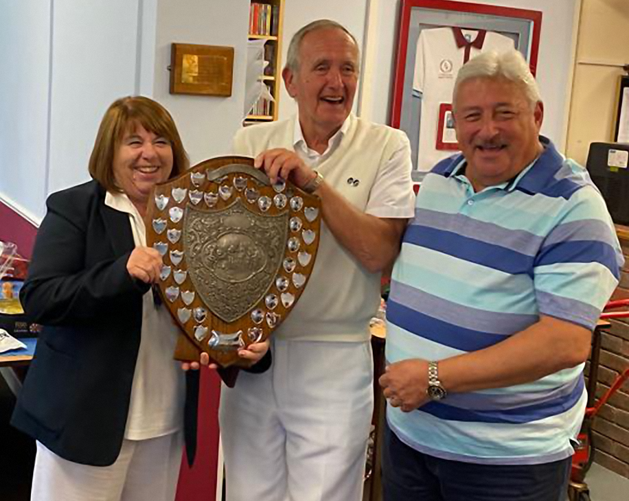 Clementswood receiving the RAL winners trophy