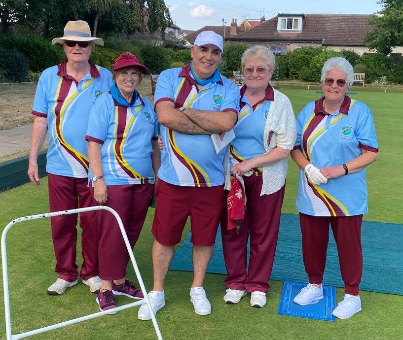 Both teams. From Left to Right : Dave, Wharf, Glinys Wadey, Steve Aguis, Joy Wright and Chris Hayward.